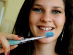 Zanedbaná dentálna hygiena sa môže podpísať na zdraví
