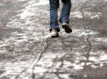 Ľad robil v Bratislave problémy, zranili sa desiatky ľudí