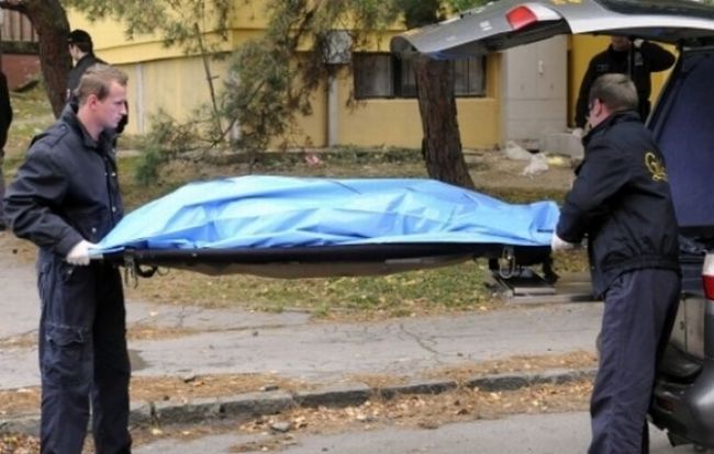 Pri garážach v Bratislave našli mŕtveho muža