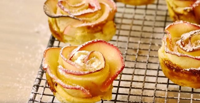 Video: Lahodné jablkové ružičky