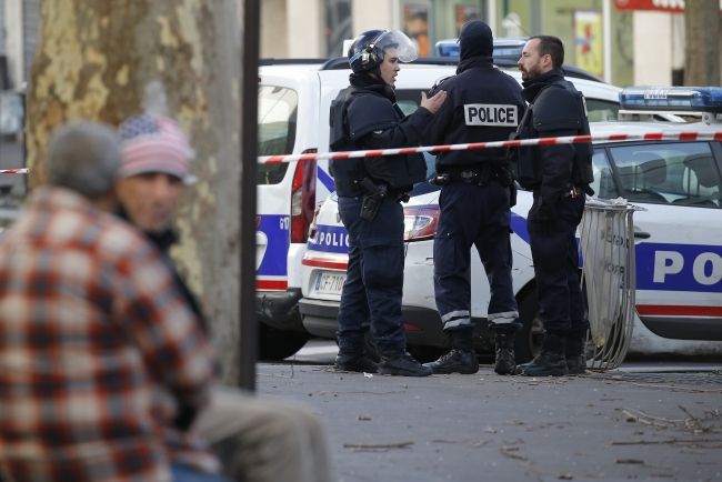 Pre planú bombovú hrozbu evakuovali niekoľko škôl v Paríži