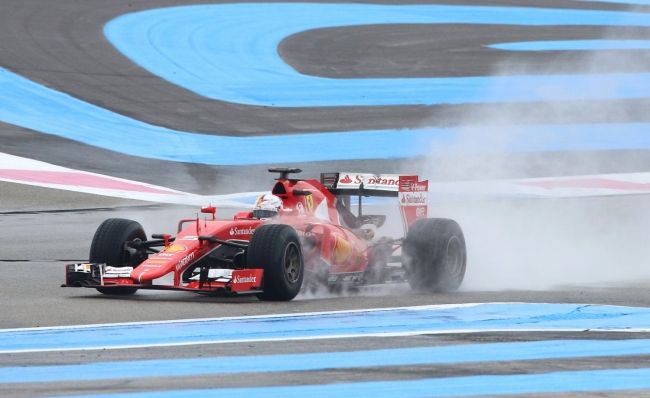 V 'mokrých' dvojdňových testoch F1 bol najrýchlejší Vettel