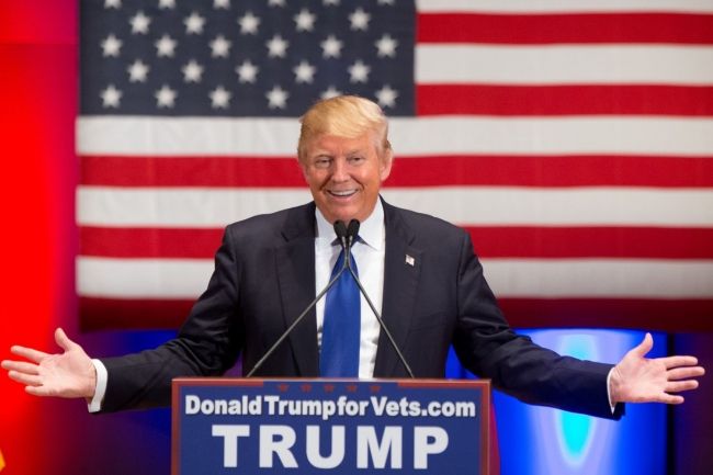 Trump bojkotoval republikánsku debatu, mal vlastnú akciu