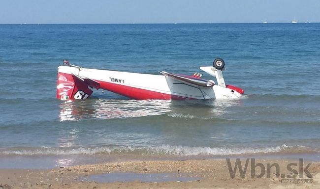 Pri pobreží mesta Barwon Heads sa zrútilo malé lietadlo
