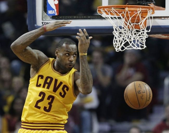 Video: LeBron je najmladším hráčom v NBA s 26-tisíc bodmi