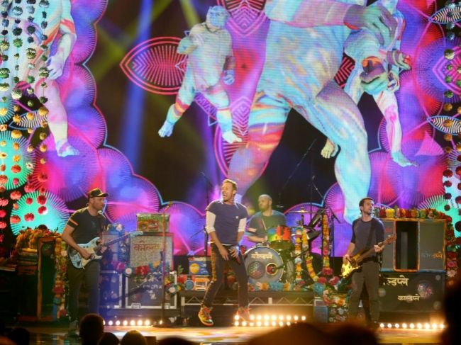 Coldplay zverejnili video k piesni Hymn for the Weekend