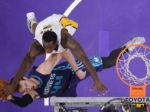 Video: Obhajca titulu zvíťazil v New Yorku, Lakers prehrali