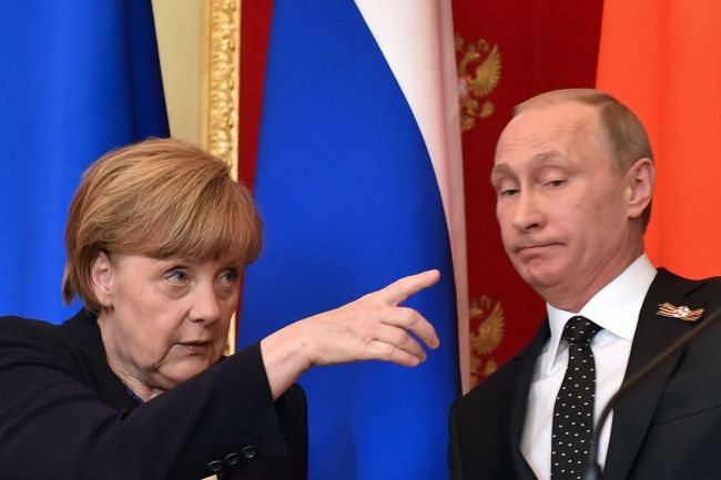 Merkelová: Putin by mal využiť vplyv na separatistov