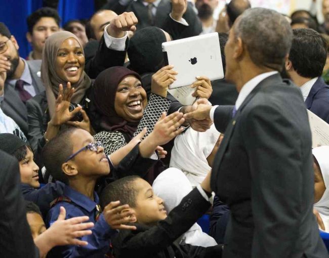 Obama po prvý raz navštívil mešitu na domácej pôde