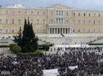 Tisíce Grékov vyšli do ulíc, premiér Tsipras je pod tlakom