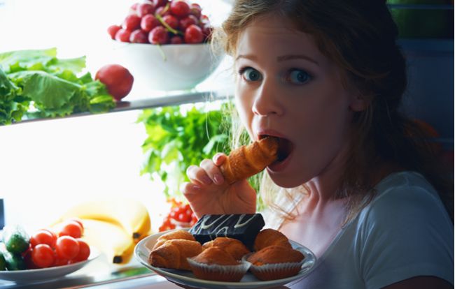 8 jedál, ktoré by ste rozhodne nemali konzumovať pred spaním