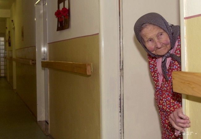 Podvodníci obrali 88-ročnú ženu z Podbrezovej podľa klasického scenára
