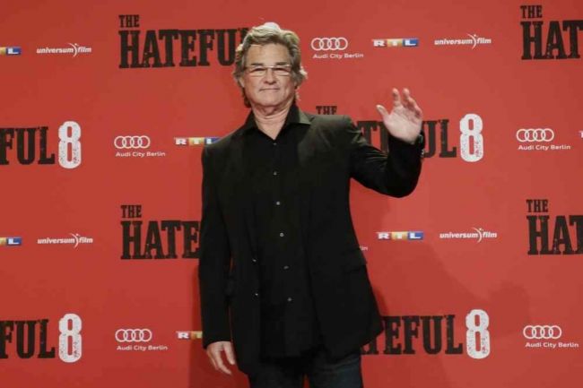 Kurt Russell vo filme Osem hrozných zničil 150-ročnú gitaru