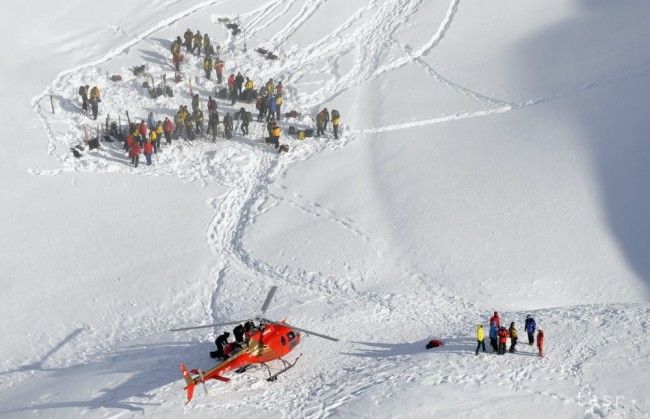 Lavína zavalila 12 českých lyžiarov, päť z nich zabila