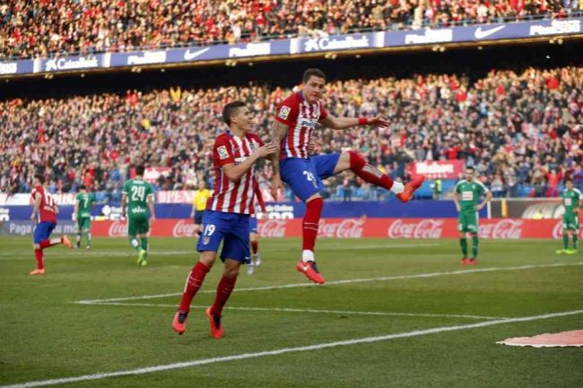 Video: Atlético sa dotiahlo na Barcelonu, uspelo aj Rayo