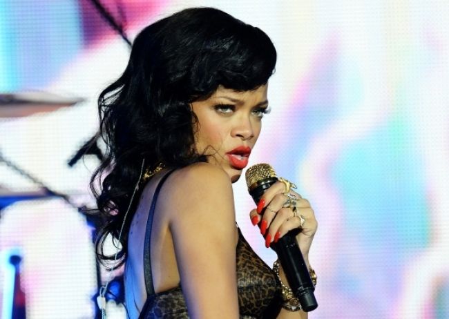 Na odovzdávaní cien Grammy vystúpi aj Rihanna