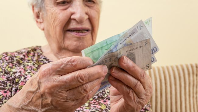 Falošní policajti vylákali od dôchodkyne 450 eur