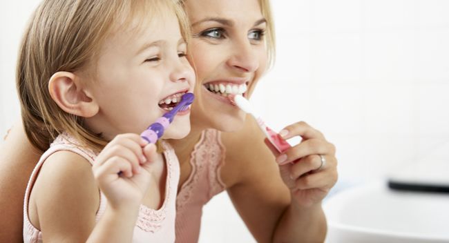 Ako veľmi škodí našim zubom, ak si ich neumyjeme pred spaním?