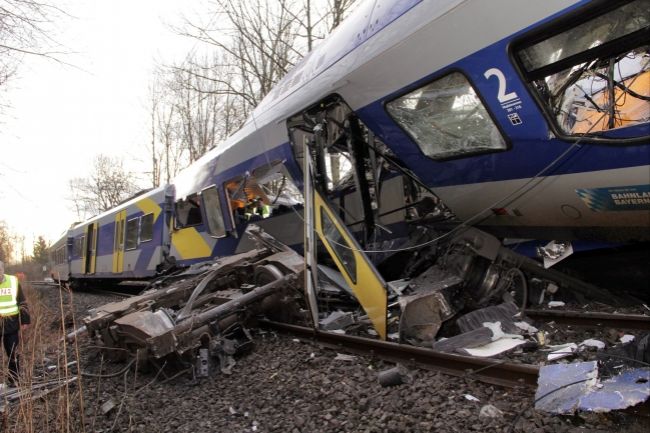 Zrážku vlakov v Bavorsku asi nespôsobilo zlyhanie techniky