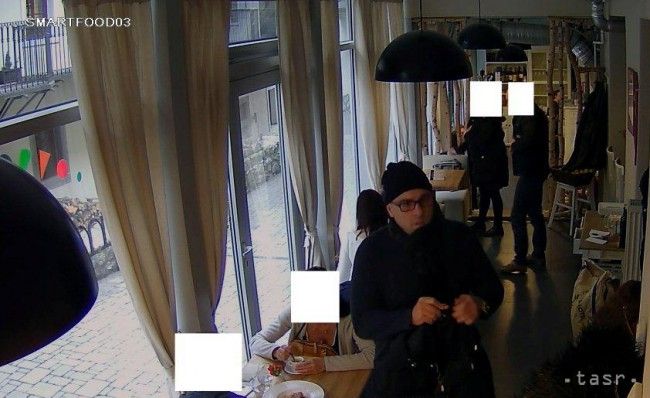 Z bundy zavesenej v reštaurácii ukradol zlodej 700 eur