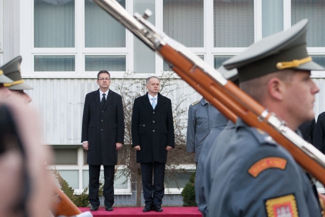Prezident Andrej Kiska prirovnal obranu ku kabátu