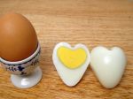 Video: Najkrajšie raňajky - vajíčka v tvare srdca