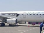 K útoku na somálske lietadlo sa prihlásila skupina aš-Šabáb