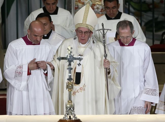 Pápež si počas omše v Mexiku zdriemol, museli ho zobudiť
