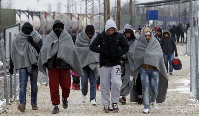 Francúzsko prijme maximálne 30.000 migrantov, tvrdí premiér Valls