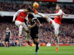 Arsenal zdolal Leicester, Liverpool rozstrieľal Aston Villu