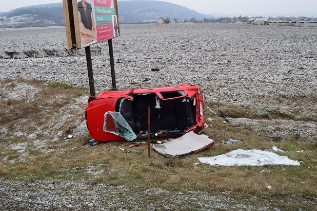 FOTO: Vodič spôsobil nehodu, v nemocnici mu namerali 3,5 promile