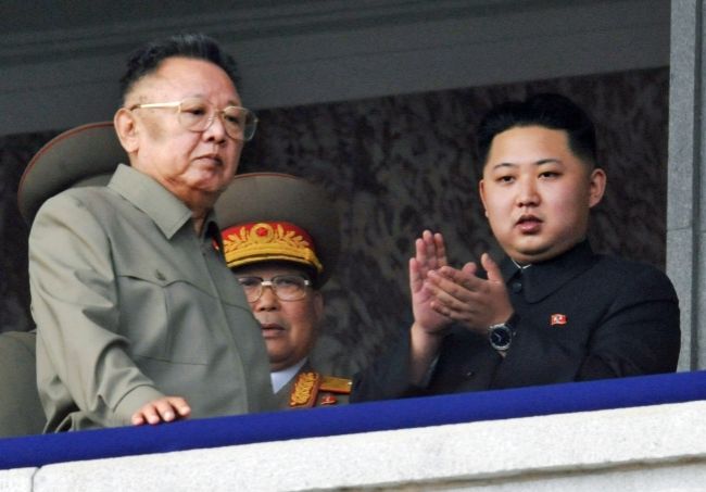 &#39;Šialenec s bombou&#39; Kim Čong-il by mal 75 rokov