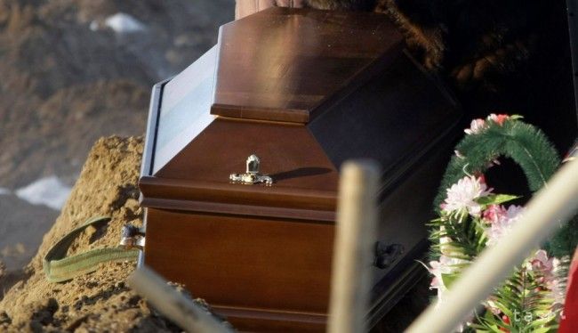 Náklady spojené s pohrebom si poisťuje stále viac Čechov