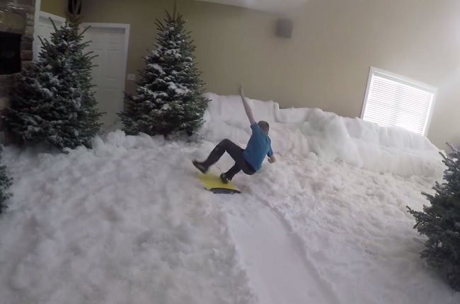 Video: Obývačka plná snehu