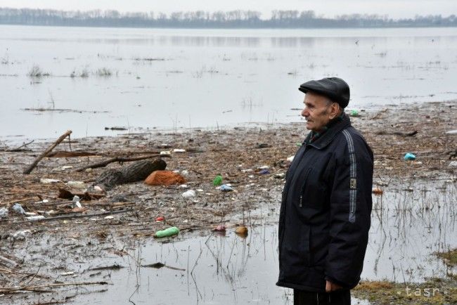 FOTO: Odpad a špina. Povodne znečistili vodnú nádrž Zemplínska Šírava