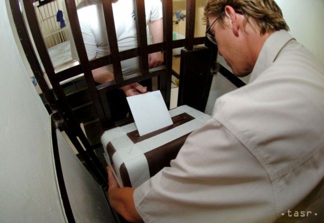 V marcových voľbách má právo voliť približne 10.000 väzňov