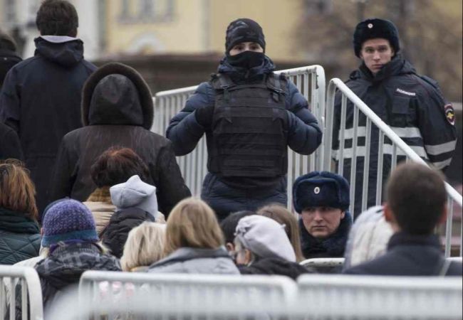 Pre bombovú hrozbu evakuovali v Moskve vyše 10-tisíc ľudí