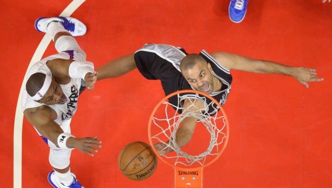 Video: V NBA vyhrávali domáci, LeBronovi ušlo triple-double