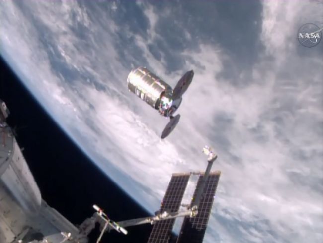 Nákladná loď Cygnus s odpadom sa odpojila od ISS