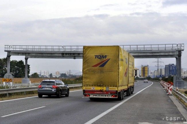 Polícia upozorňuje na uzávierky diaľnic D1 a D3 v Žilinskom kraji