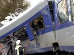 Rozšírili vyšetrovanie príčin zrážky vlakov v Bavorsku