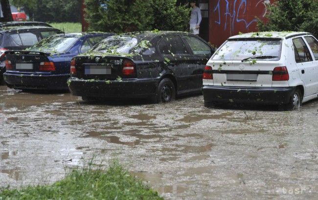 Na juhu dnes hrozia povodne, na severe zase snehové jazyky