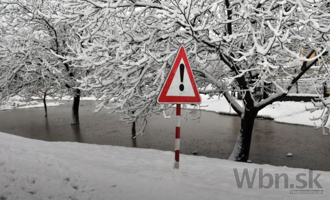 Meteorológovia varujú pred povodňami a snehovými jazykmi