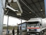 Do Maďarska sa chceli na podvozku kamióna dostať štyria Maročania