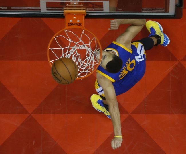 Golden State majú 50 víťazstiev, prekonali Chicago