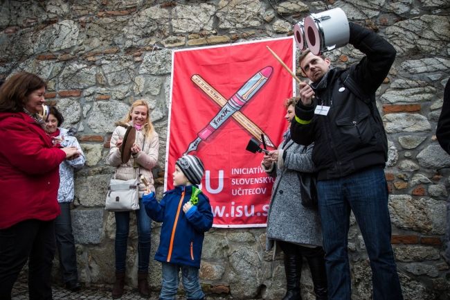 Učitelia idú do ulíc, chcú si vybubnovať pravdu o školstve