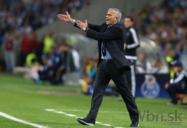 Tréner Mourinho si chce počkať, kým urobí správny krok
