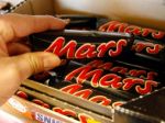 Tyčinku Mars sťahujú aj zo slovenských obchodov