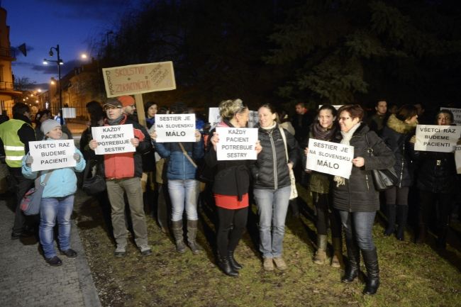 Zdravotné sestry demonštrovali pred Paškovou vilou