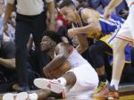 Video: Curry vyrovnal rekord NBA, Warriors opäť zvíťazili